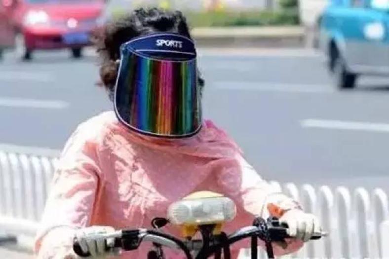 没见过蕾哈娜与PUMA合作潮鞋，你就不知道中国大妈有多潮！