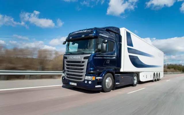 为什么吉利车标很像宾利,宾利车标竟然是不对称的