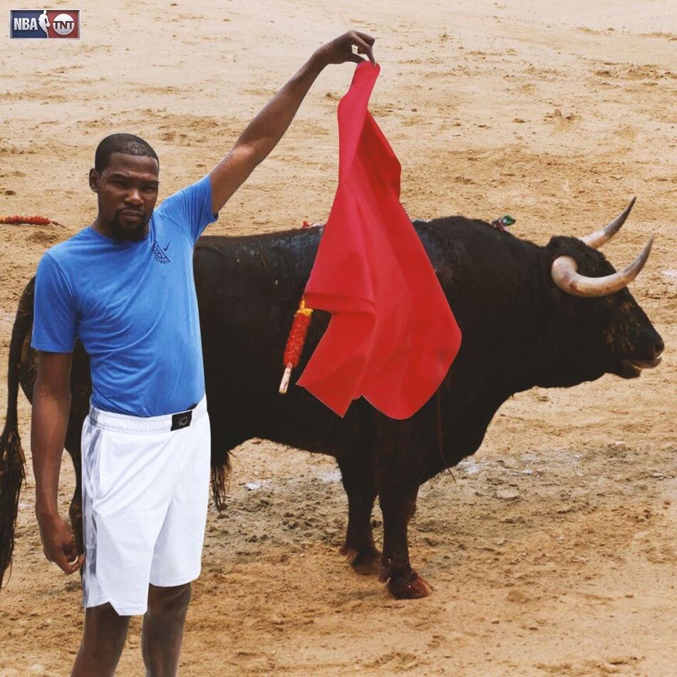 作为一个十几年的詹密，你到现在是否依旧忍不住黑他的发际线？