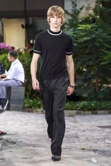当下男装流行款式,男装宽松百慕大短裤流行趋势