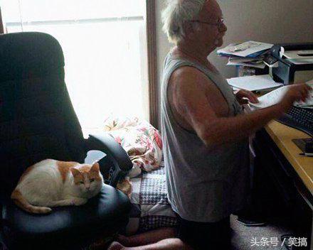 搞笑的段子一脚高来一脚低,关于一脚的搞笑段子