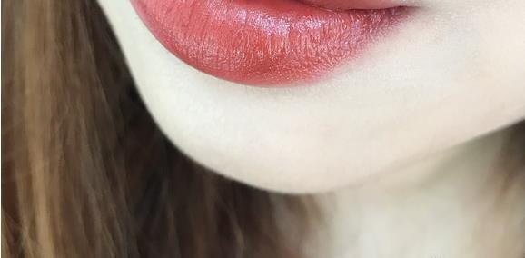 橘朵口红平价替代色,丝绒牛血色口红平价