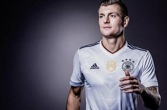 17岁创拜仁记录，23岁被骂水货，后血洗巴西，远走皇马