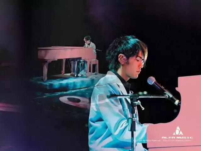 爱豆弹钢琴视频,会弹钢琴的女爱豆