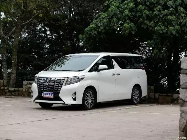 保时捷和奔驰哪个更值得购买,如果给我100万你会怎么选