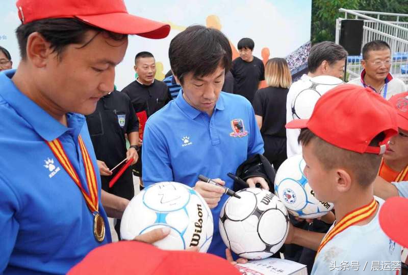 两天之内上演“*疆新**牌”冠军风暴*疆新**四支校园球队获四个冠军