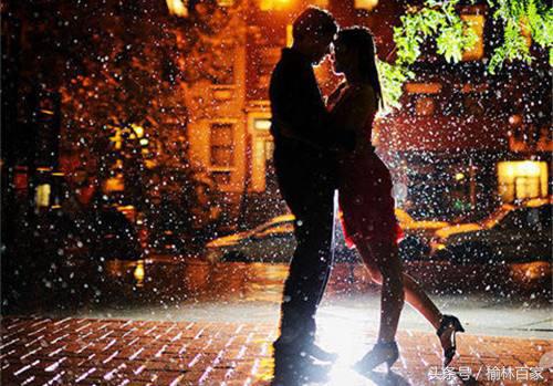 女朋友生日怎么写能感动她,女朋友生日不在身边怎么给她惊喜