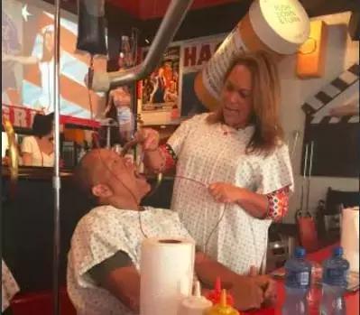 汉堡顶5斤肉,吃完心脏搭桥,代言人死了俩还有一群人抢着吃!