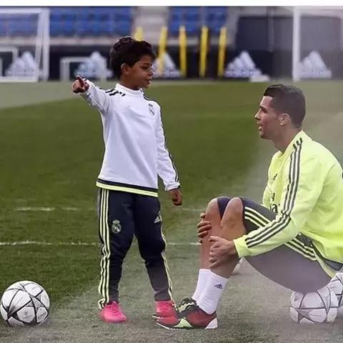 当你有一个爱跳舞的老爸,一个热爱足球的爸爸特点