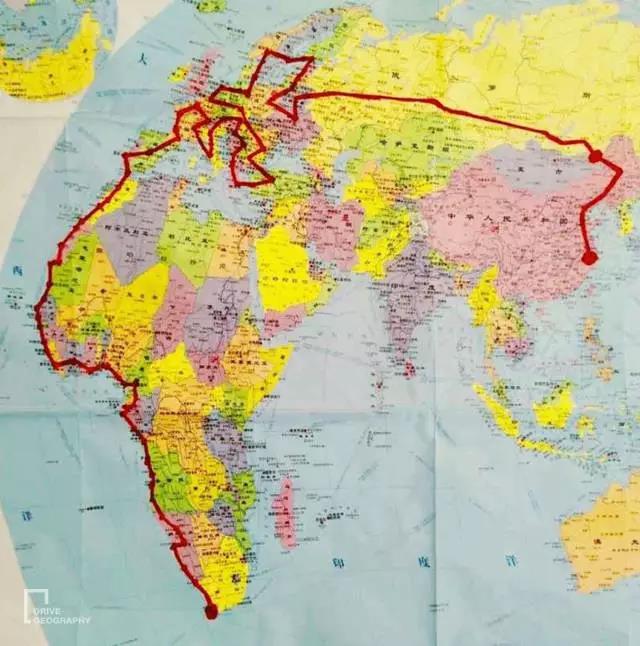 她单枪匹马从杭州出发，开着开着到了非洲腹地