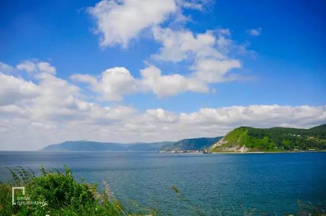 她单枪匹马从杭州出发,开着开着到了非洲腹地