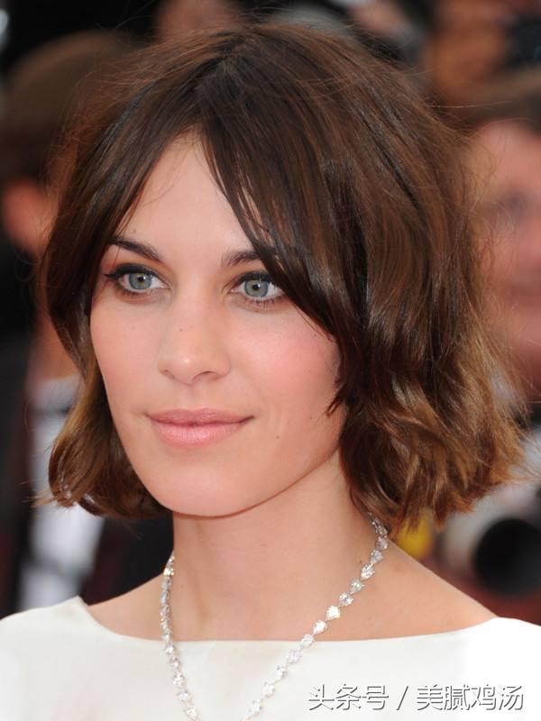 刘海尴尬期这样处理简单又好看,刚剪的刘海怎么处理好看