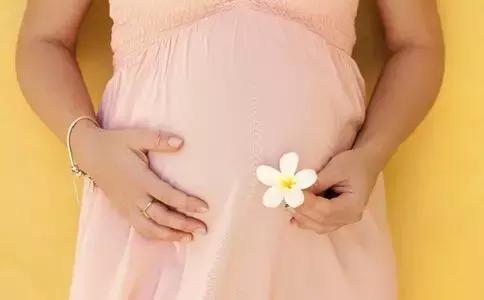 羊水栓塞剖腹产跟顺产哪个风险高,剖腹产和顺产哪个风险性大