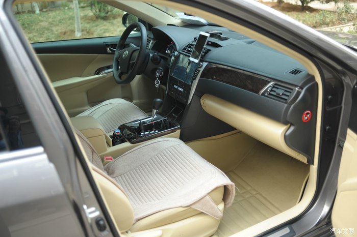 2015年凯美瑞2.5顶配旗舰版,空间大省油15万轿车