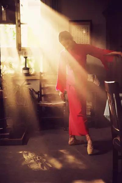 先别谈造型、色彩，家具首先是老朋友，是你的情感在家里的寄托