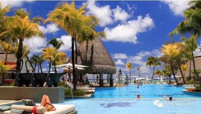 这个与马尔代夫隔海相望的火山岛国，免签人少，还可以玩遍海陆空