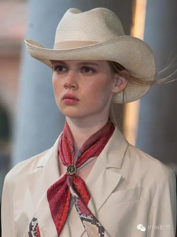 懒人小方巾的系法,年轻人小方巾的各种系法冬季