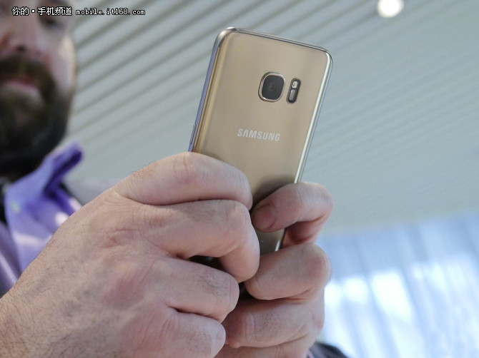 三星s7和s7edge哪个更值得买,三星s7和s7edge买哪个好