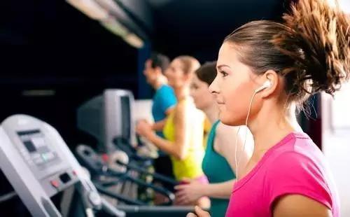 适合在跑步时听的歌,最适合跑步听的歌曲有节奏