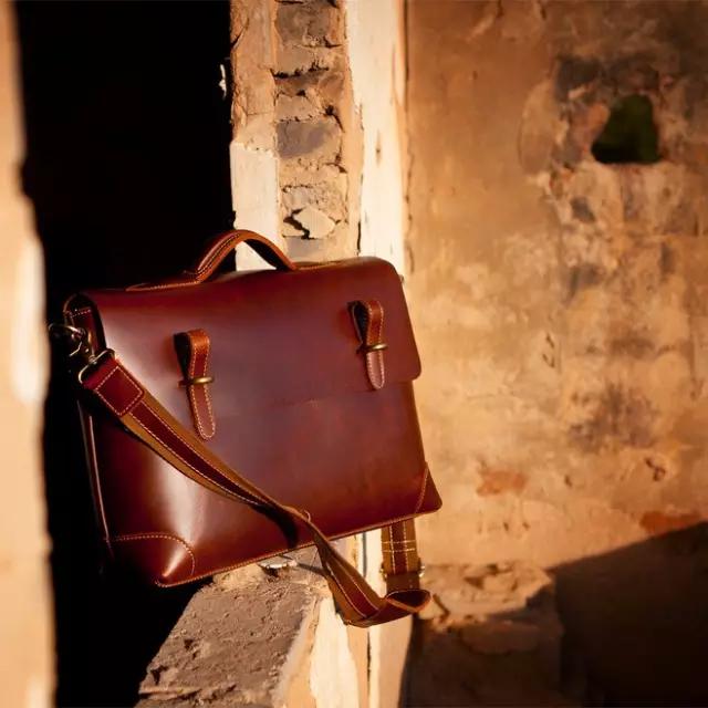 磨砂皮和疯马皮的区别,疯马皮皮料是啥