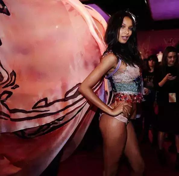 10个Instagram必追随的维秘天使和辣模们