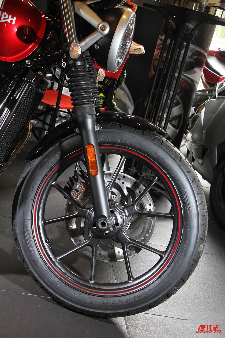 凯旋bonneville1200,凯旋bonneville红色