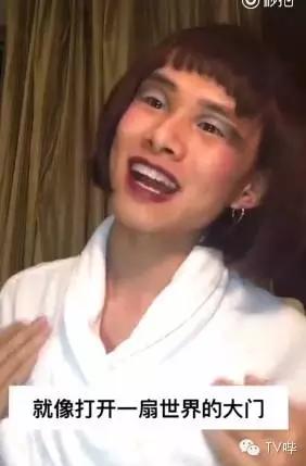 靠一只马克笔化妆为人间*物尤**！深扒网红艾克里里和他的娇喘助理！