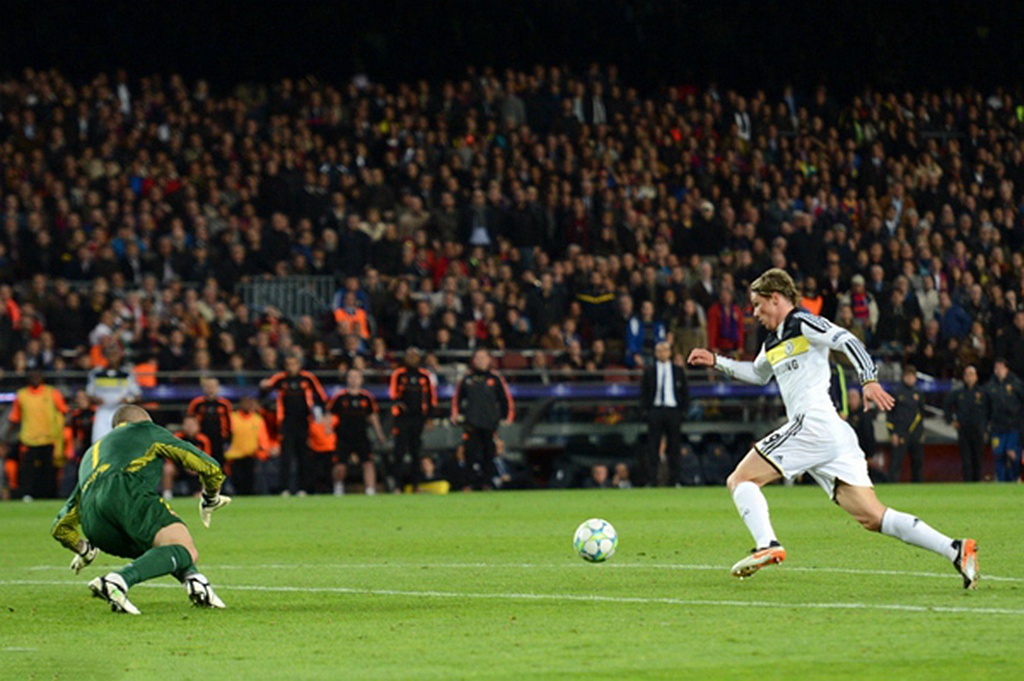 叉烧球岂容错失，FIFAONLINA3新引擎单刀球技巧探讨