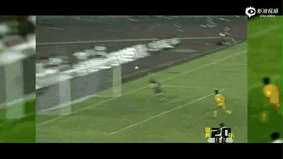 十几年过去了,这儿终于又被成都球迷包围了