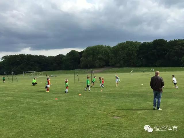 可视化教学足球,足球绕杆辅助教学