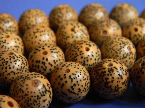 木质佛珠手串图片大全,女生可以戴的木质佛珠手串