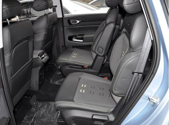 宝骏rm5和比亚迪宋max哪个好,2022款宝骏rm-5即将上市新款