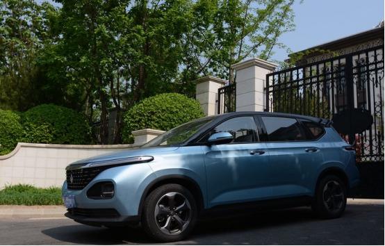 新宝骏6座rm5手动挡的多少钱,新宝骏rm-5颜值才是硬道理