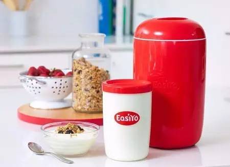 酸奶的含糖量小朋友一天能吃多少,含糖高不推荐小朋友喝的酸奶