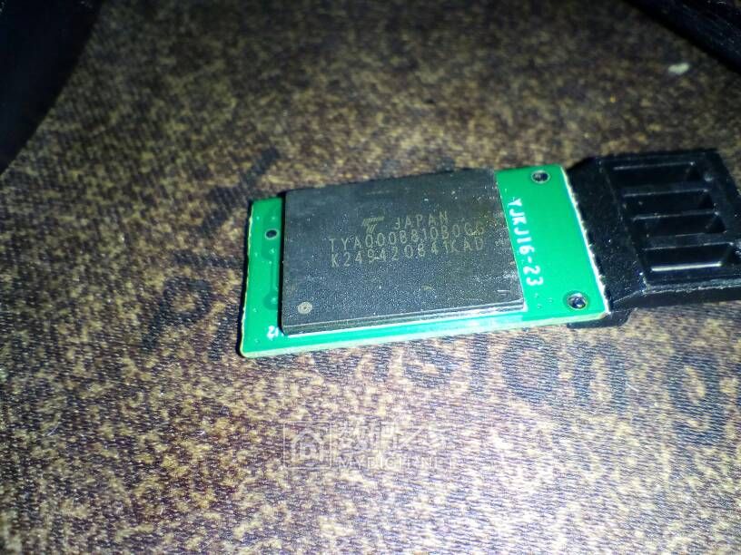 夜市买了一个64GBSONYu盘，拆开一看，果然翻车了！