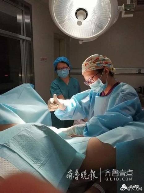 「三分钟法治新闻全知道」印尼民众围堵大马使馆,抗议马来西亚“颠倒红白”