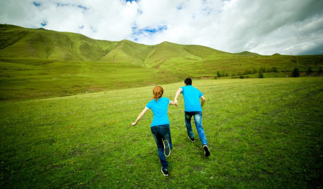 七夕快到了你想要男人送什么礼物,刚谈个对象七夕送什么礼物好男生
