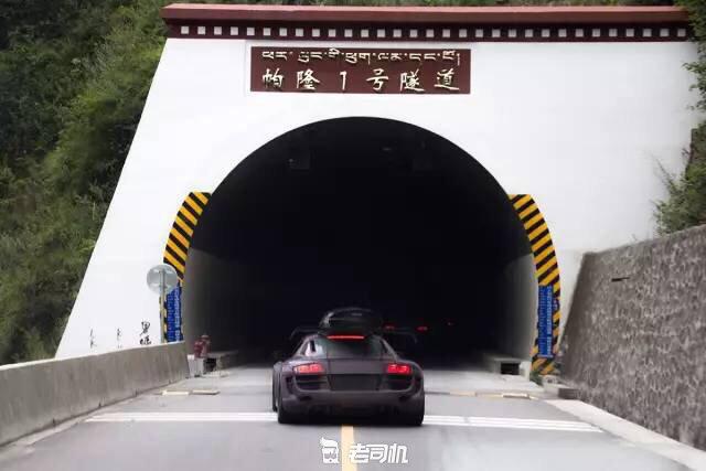 开辆超跑去*藏西**！最后看看几百万的奥迪R8破成啥样了？