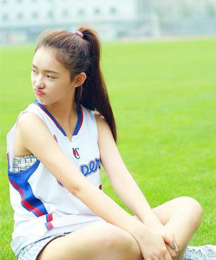 张碧晨运动款外套,张碧晨最新衣服