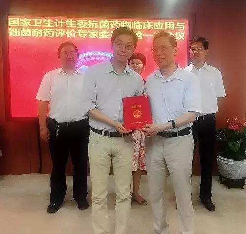 “战菌者”郑波：我就是个“混儿”｜为医生说话不怕被骂