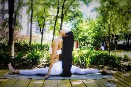 瑜伽培训价格多少钱一个月,瑜伽一对一教培多少钱