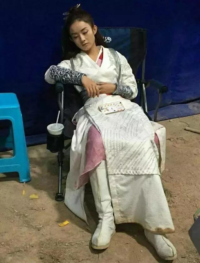 赵丽颖工作累状态差,发文想去享受生活?而真相却是