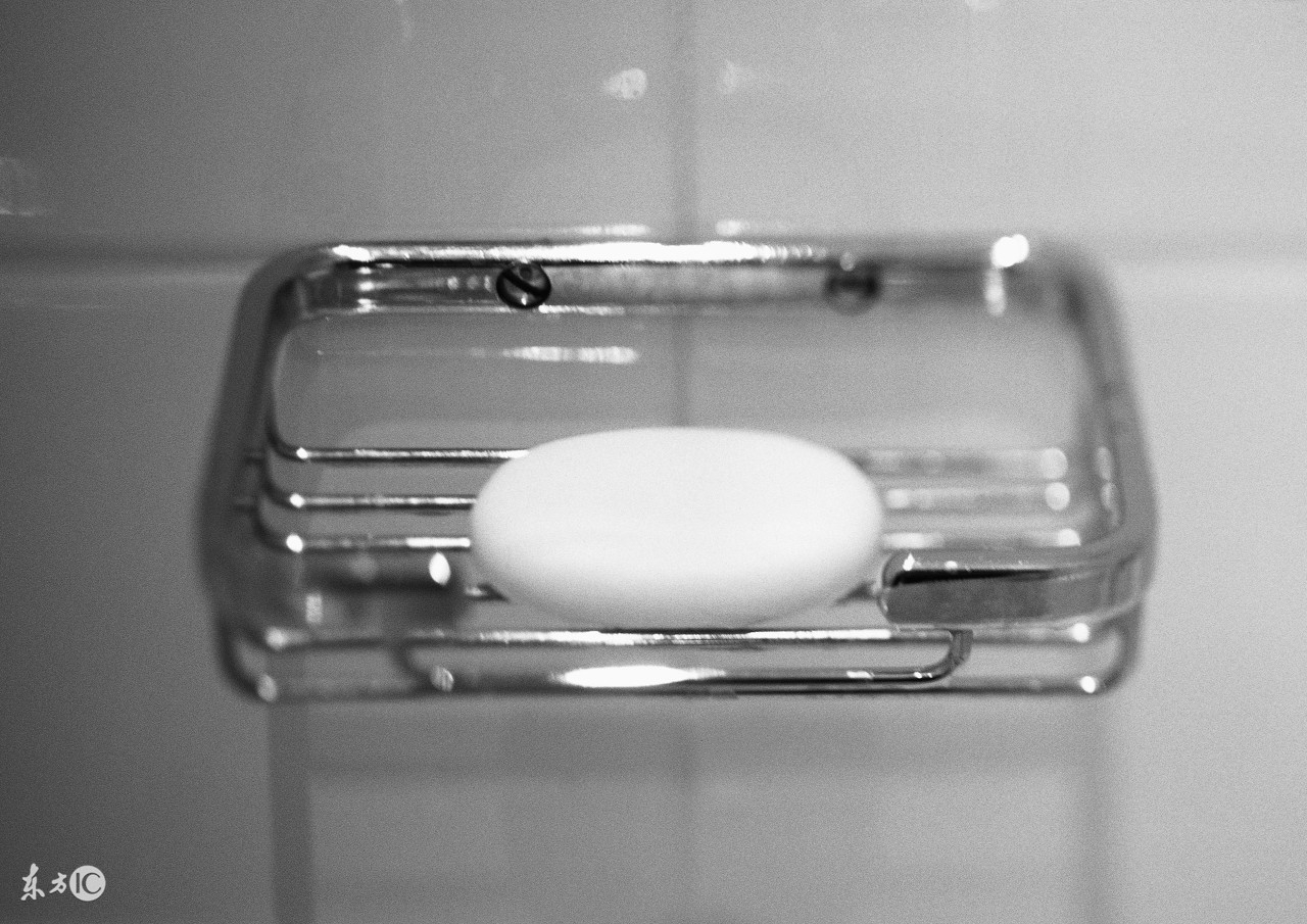 浴室卫浴五金挂件安装技巧,浴室五金挂件是打孔好还是免打孔