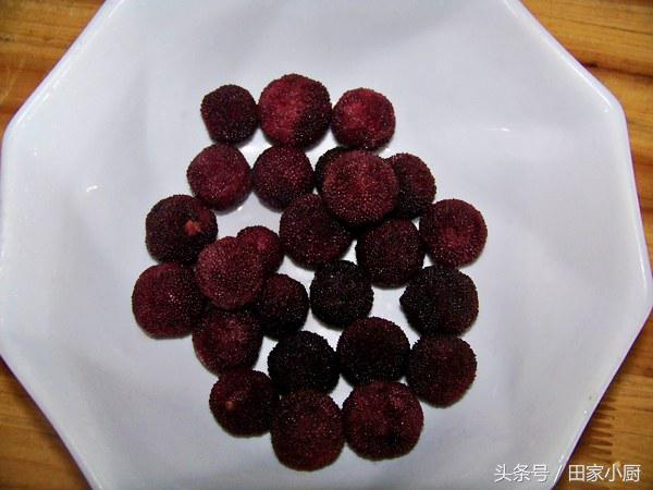 自己家酿的杨梅酒就是好喝,自家制作杨梅酒