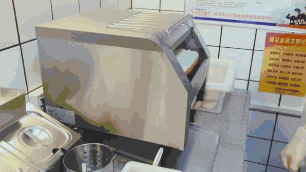 热狗来点纯正的味,超级辣的热狗