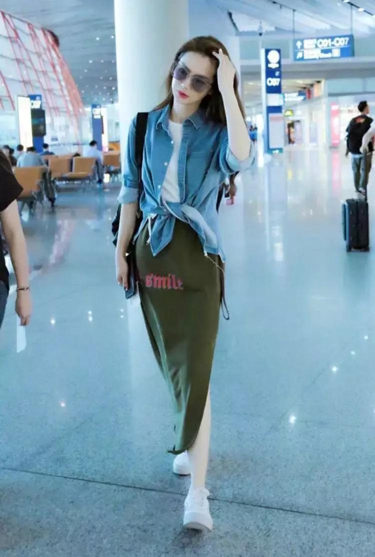 终于知道娱乐圈哪对CP爱撒狗粮了，隔着屏幕都闻到恋爱的酸臭味