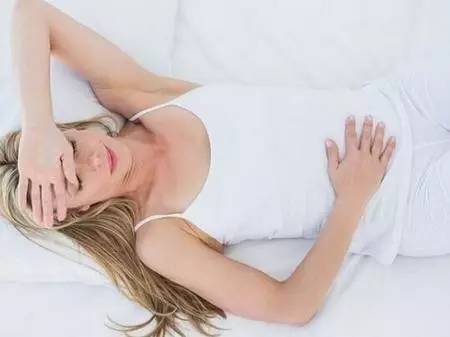 孕妇肚子胀气一招自然消除,孕期肚子胀胃胀得厉害怎么办