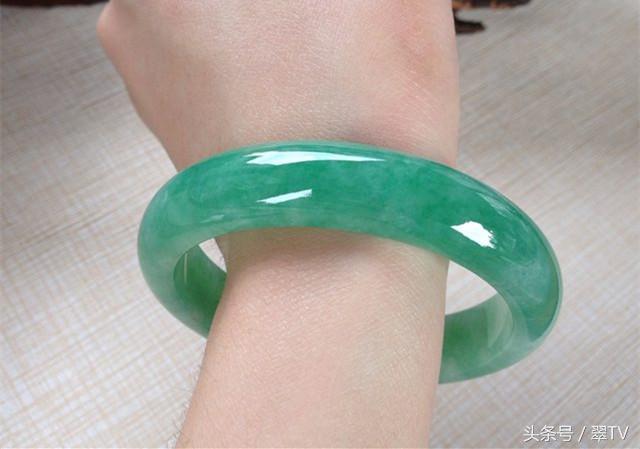 这9种长得很像翡翠的石头，价格很便宜，买错你就吃大亏