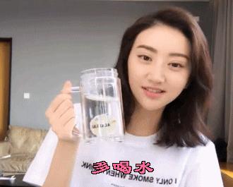 如果你男朋友让你多喝水,总是让你多喝热水的男友该不该要