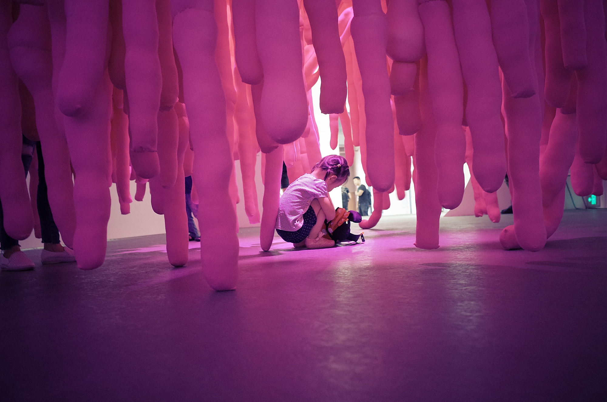 *袜丝**艺术品：大人想到的性暗示，可是小朋友想到的是辣椒